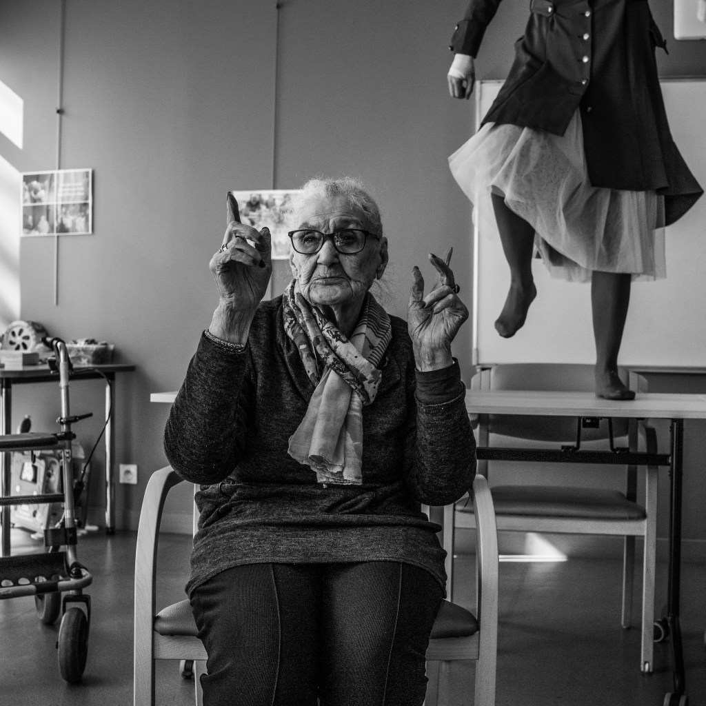 Marie-Rose Gilles Artiste Photographe portrait photo art artistique clown ephad soins vieux ancien personnes âgées clown santé rire