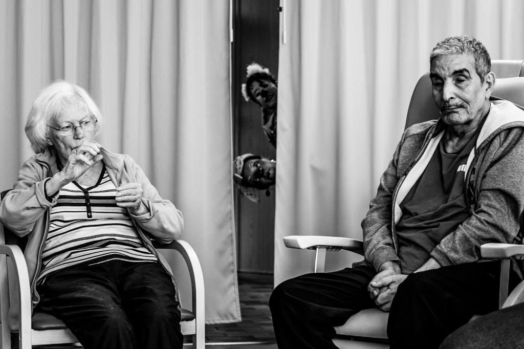 Marie-Rose Gilles Artiste Photographe portrait photo art artistique clown ephad  soins vieux ancien personnes âgées clown santé rire 