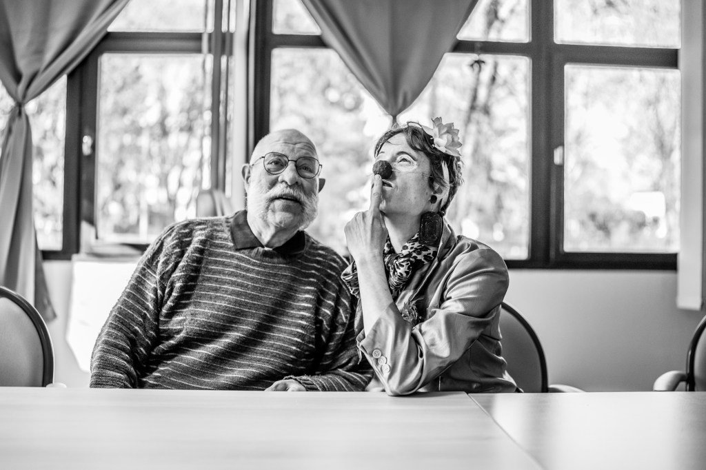 Marie-Rose Gilles Artiste Photographe portrait photo art artistique clown ephad  soins vieux ancien personnes âgées clown santé rire 