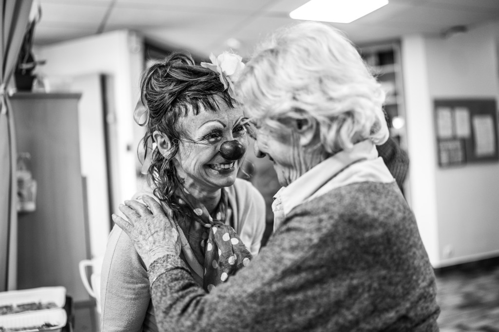 Marie-Rose Gilles Artiste Photographe portrait photo art artistique clown ephad  soins vieux ancien personnes âgées clown santé rire 