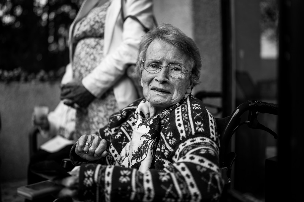 résidence autonomie retraite autonomie personnes âgées vieilles vieux Ehpad  Saint Martin d'Uriage 38410 Marie-Rose Gilles photographe photographie portrait