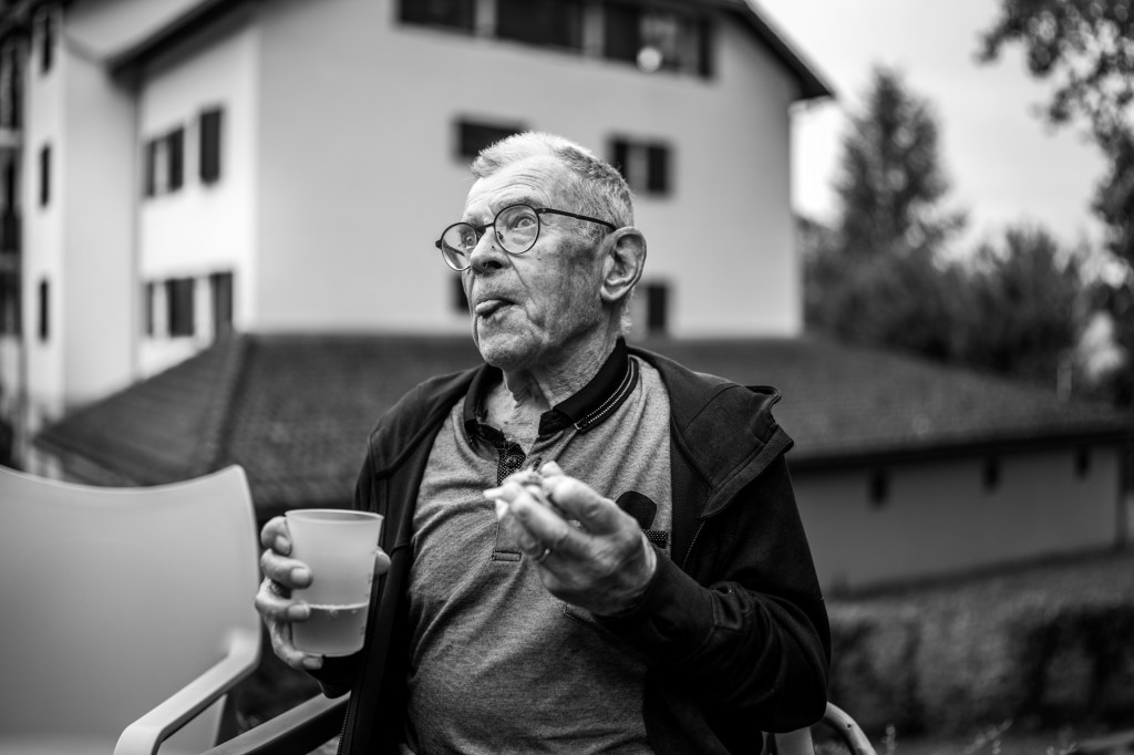 résidence autonomie retraite autonomie personnes âgées vieilles vieux Ehpad  Saint Martin d'Uriage 38410 Marie-Rose Gilles photographe photographie portrait