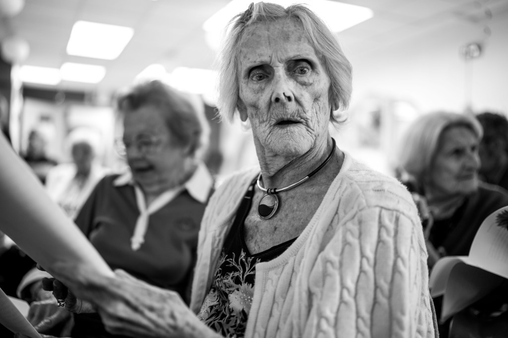 résidence autonomie retraite autonomie personnes âgées vieilles vieux Ehpad  Saint Martin d'Uriage 38410 Marie-Rose Gilles photographe photographie portrait